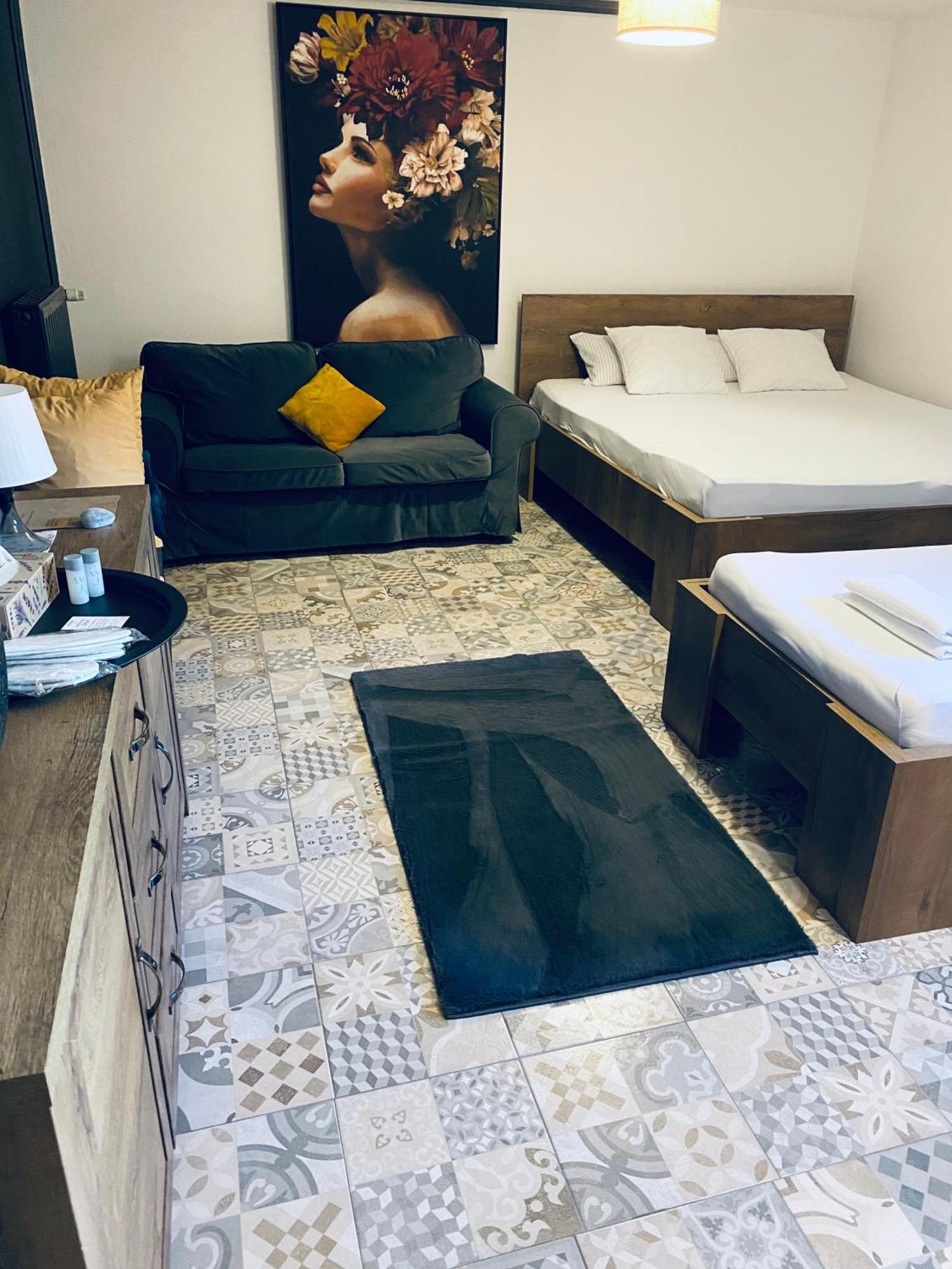 Rooms & Apartment Zala Airport Shuttle Option ツェルクニェ・ナ・ゴレニスケム エクステリア 写真