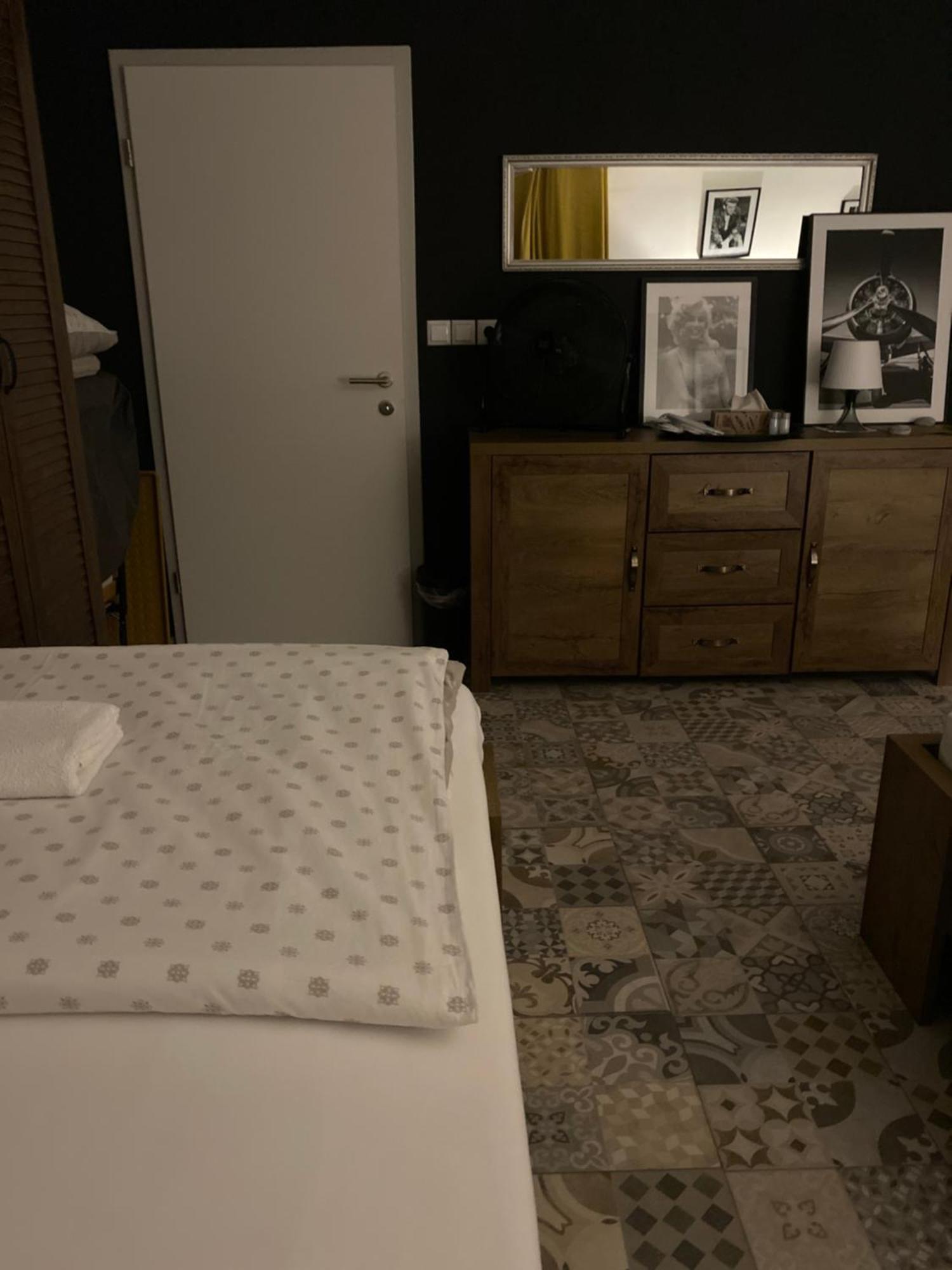 Rooms & Apartment Zala Airport Shuttle Option ツェルクニェ・ナ・ゴレニスケム エクステリア 写真
