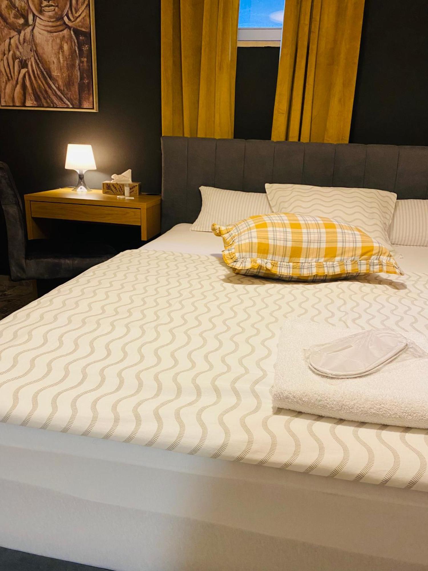 Rooms & Apartment Zala Airport Shuttle Option ツェルクニェ・ナ・ゴレニスケム エクステリア 写真