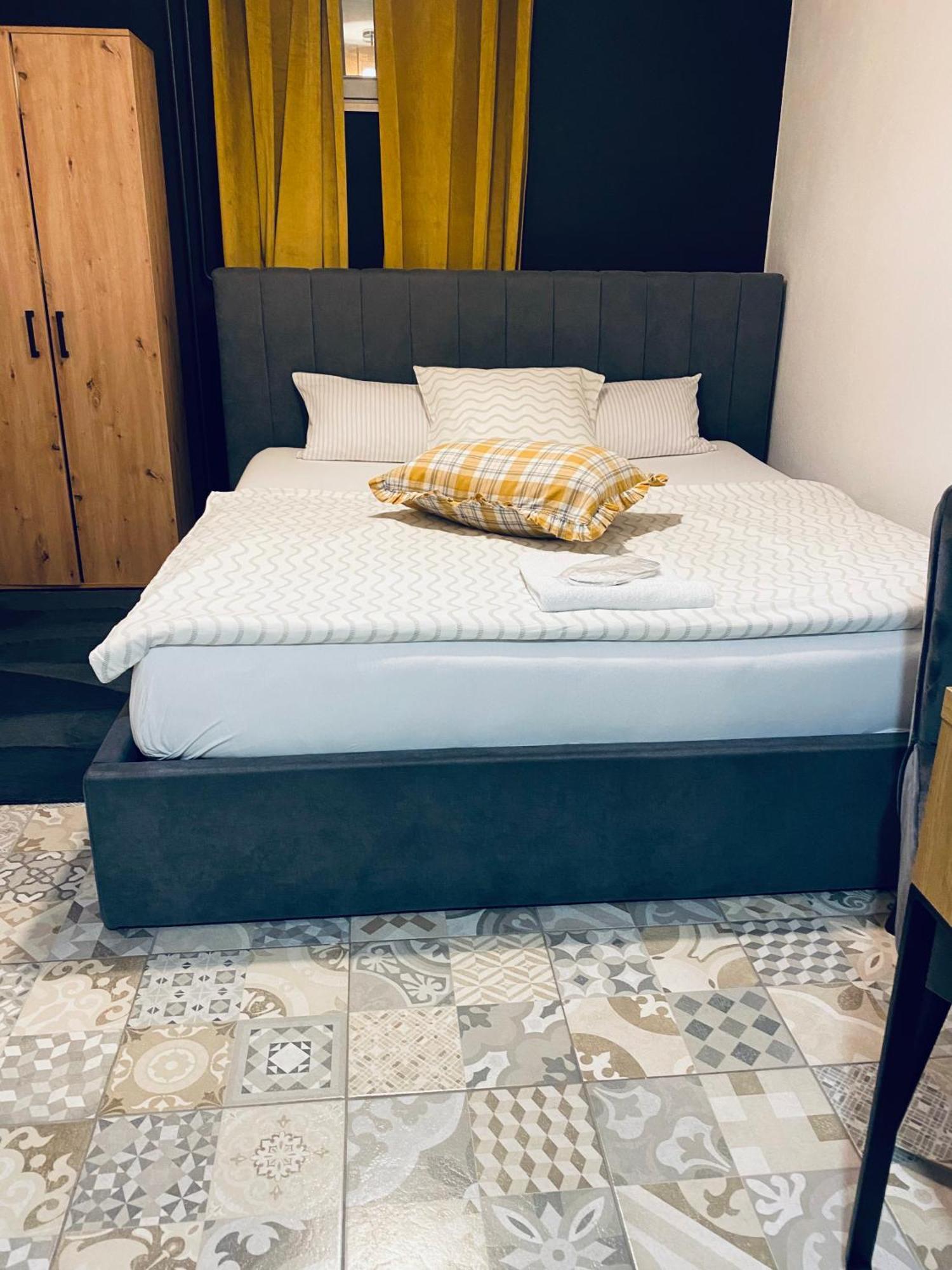 Rooms & Apartment Zala Airport Shuttle Option ツェルクニェ・ナ・ゴレニスケム エクステリア 写真