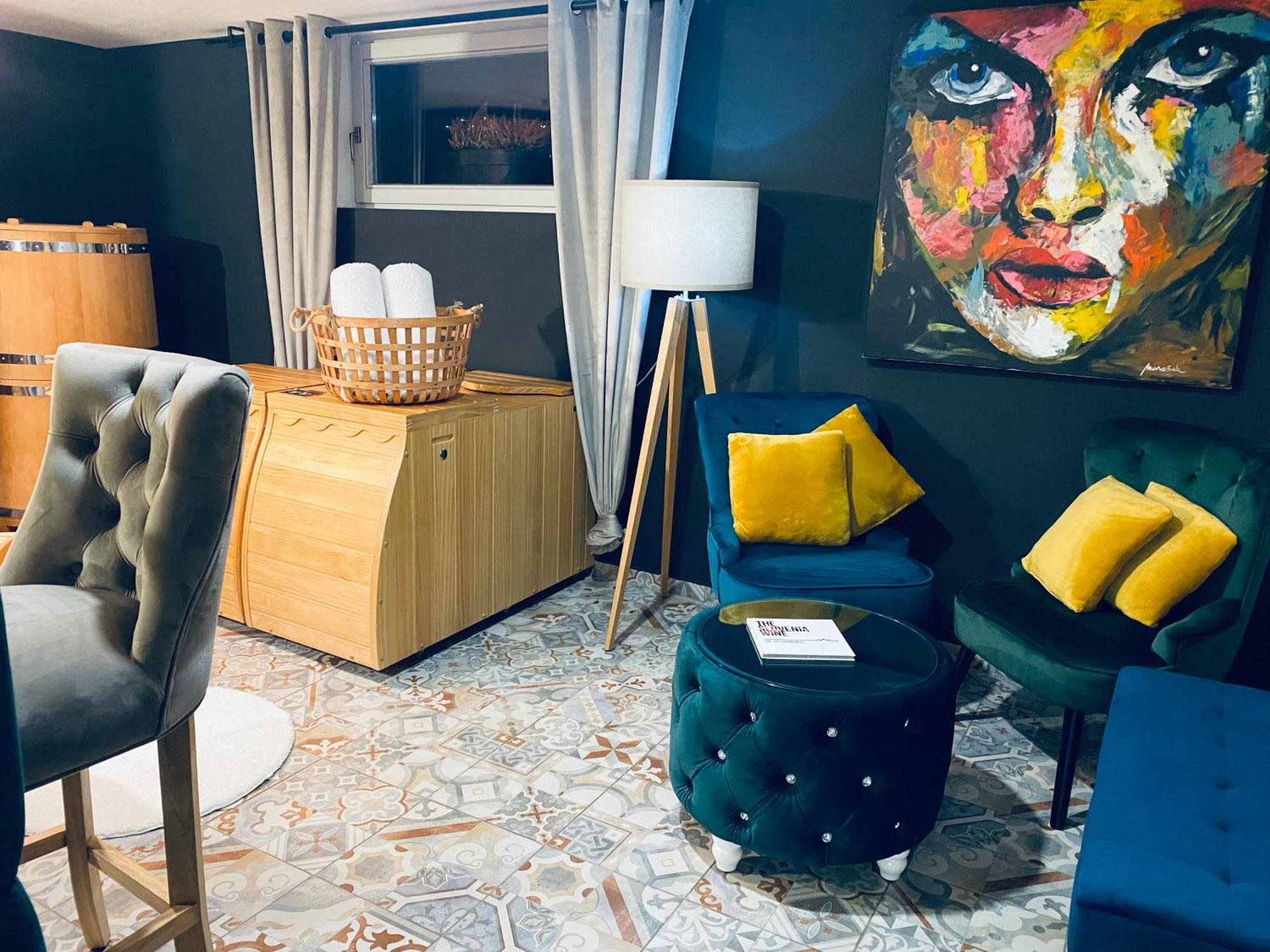 Rooms & Apartment Zala Airport Shuttle Option ツェルクニェ・ナ・ゴレニスケム エクステリア 写真
