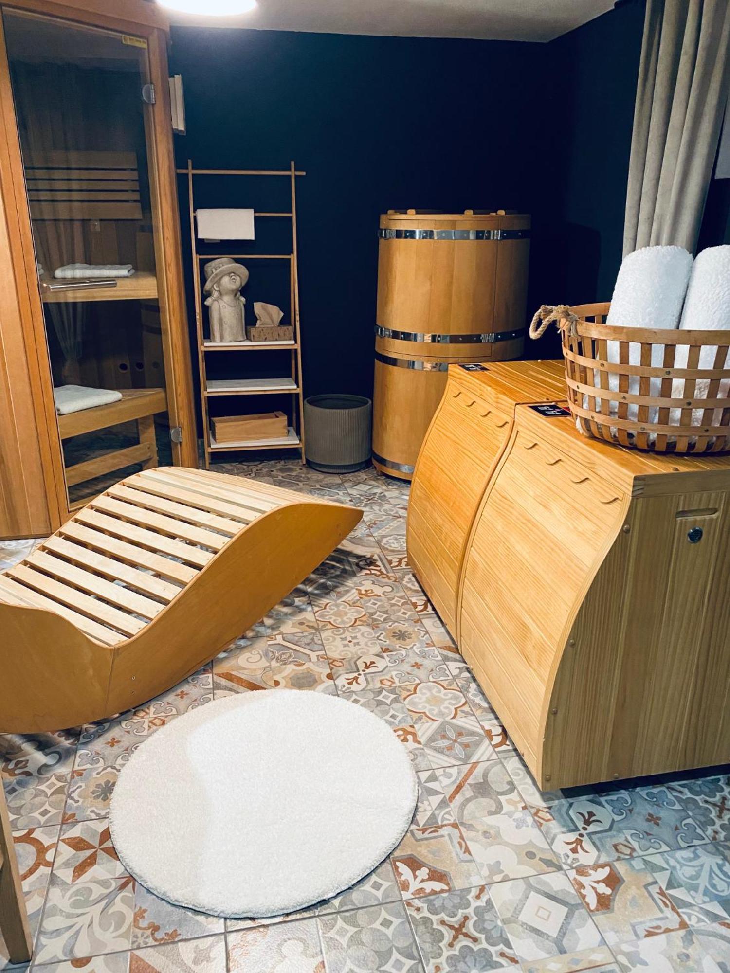 Rooms & Apartment Zala Airport Shuttle Option ツェルクニェ・ナ・ゴレニスケム エクステリア 写真