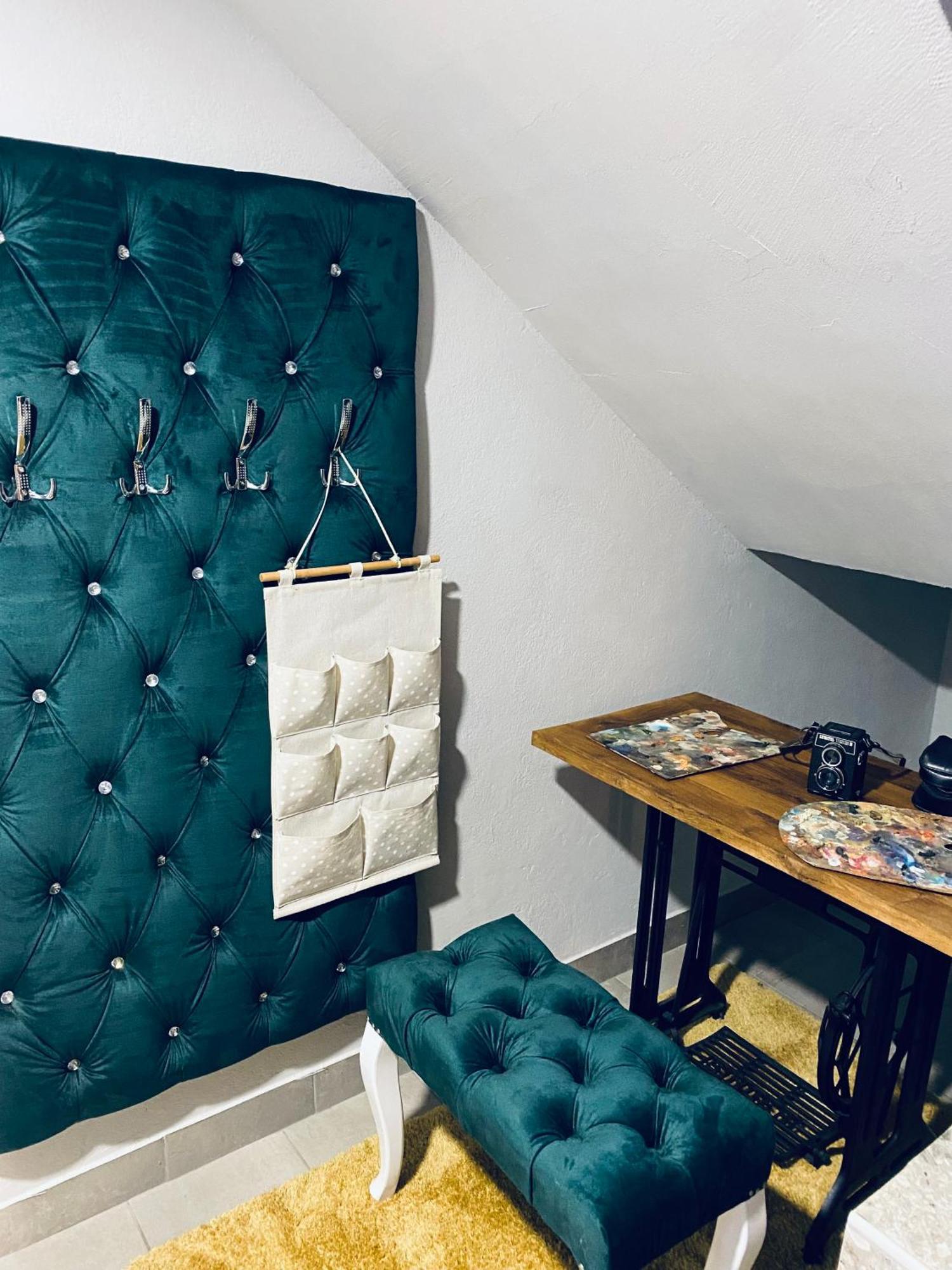 Rooms & Apartment Zala Airport Shuttle Option ツェルクニェ・ナ・ゴレニスケム エクステリア 写真