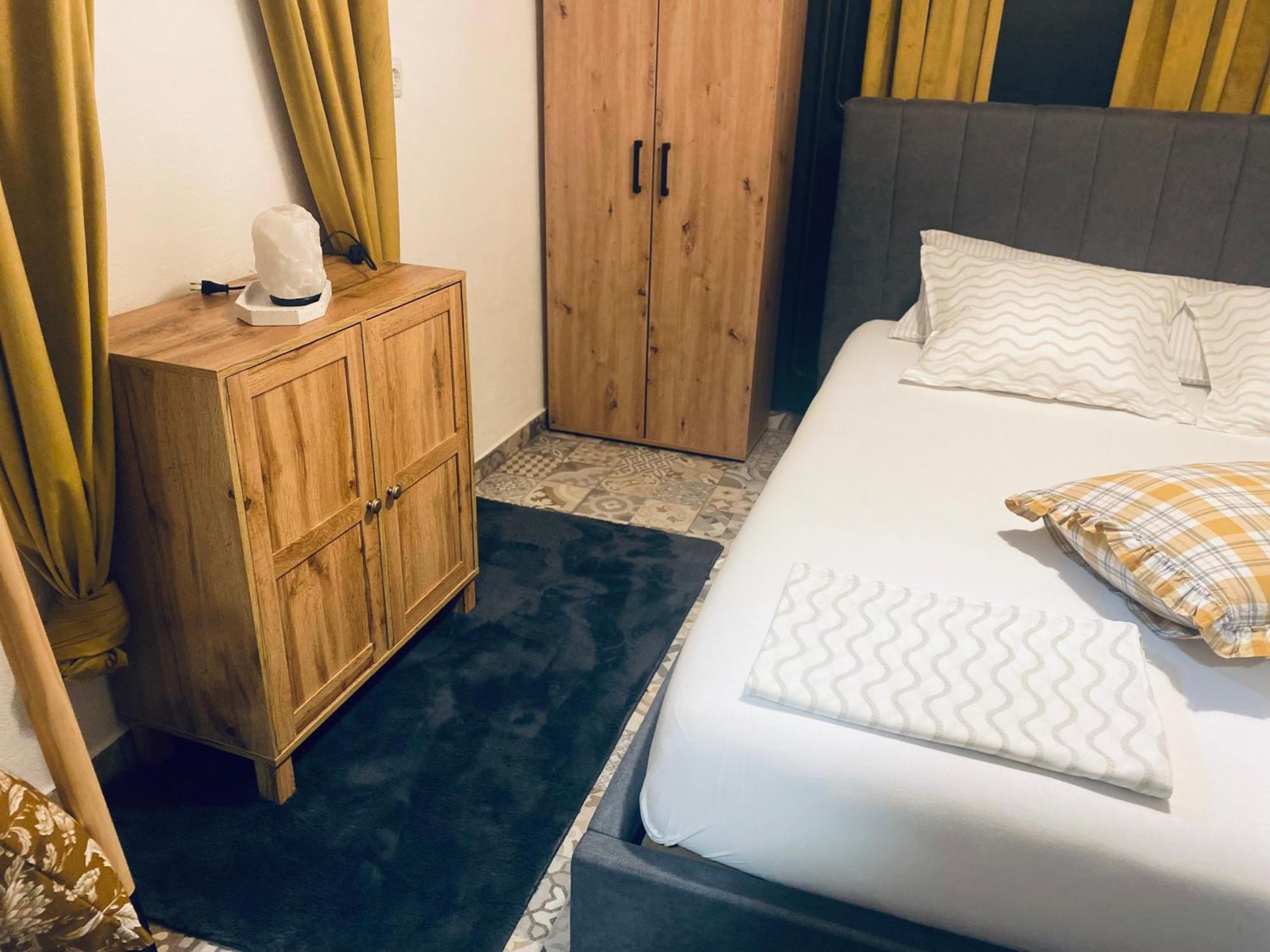 Rooms & Apartment Zala Airport Shuttle Option ツェルクニェ・ナ・ゴレニスケム エクステリア 写真