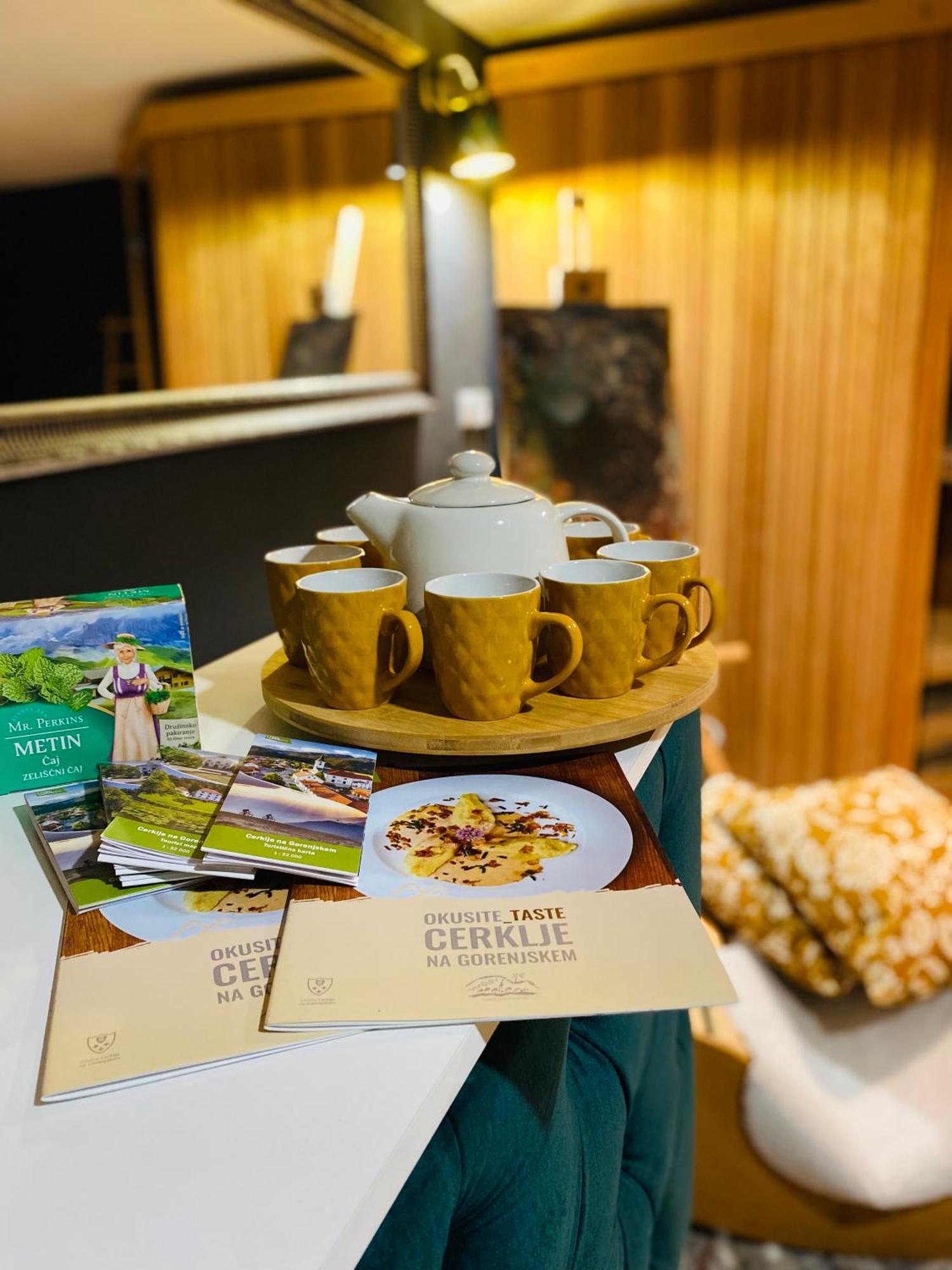 Rooms & Apartment Zala Airport Shuttle Option ツェルクニェ・ナ・ゴレニスケム エクステリア 写真