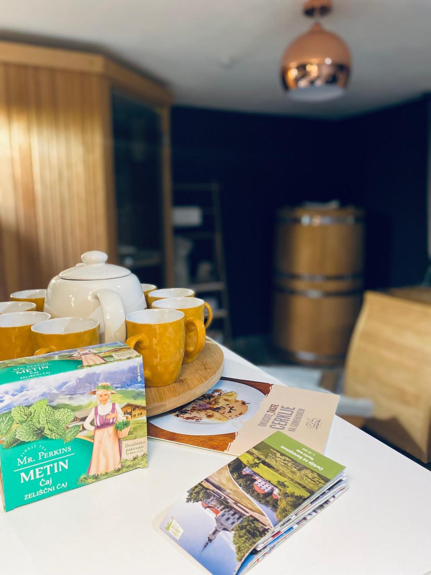 Rooms & Apartment Zala Airport Shuttle Option ツェルクニェ・ナ・ゴレニスケム エクステリア 写真